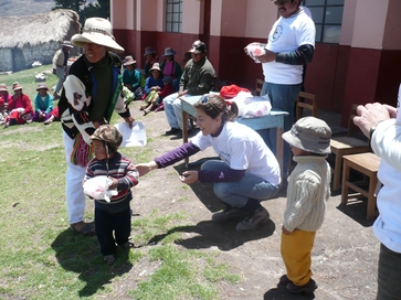 Entrega de regalos por Navidad a 4.000 metros de altitud